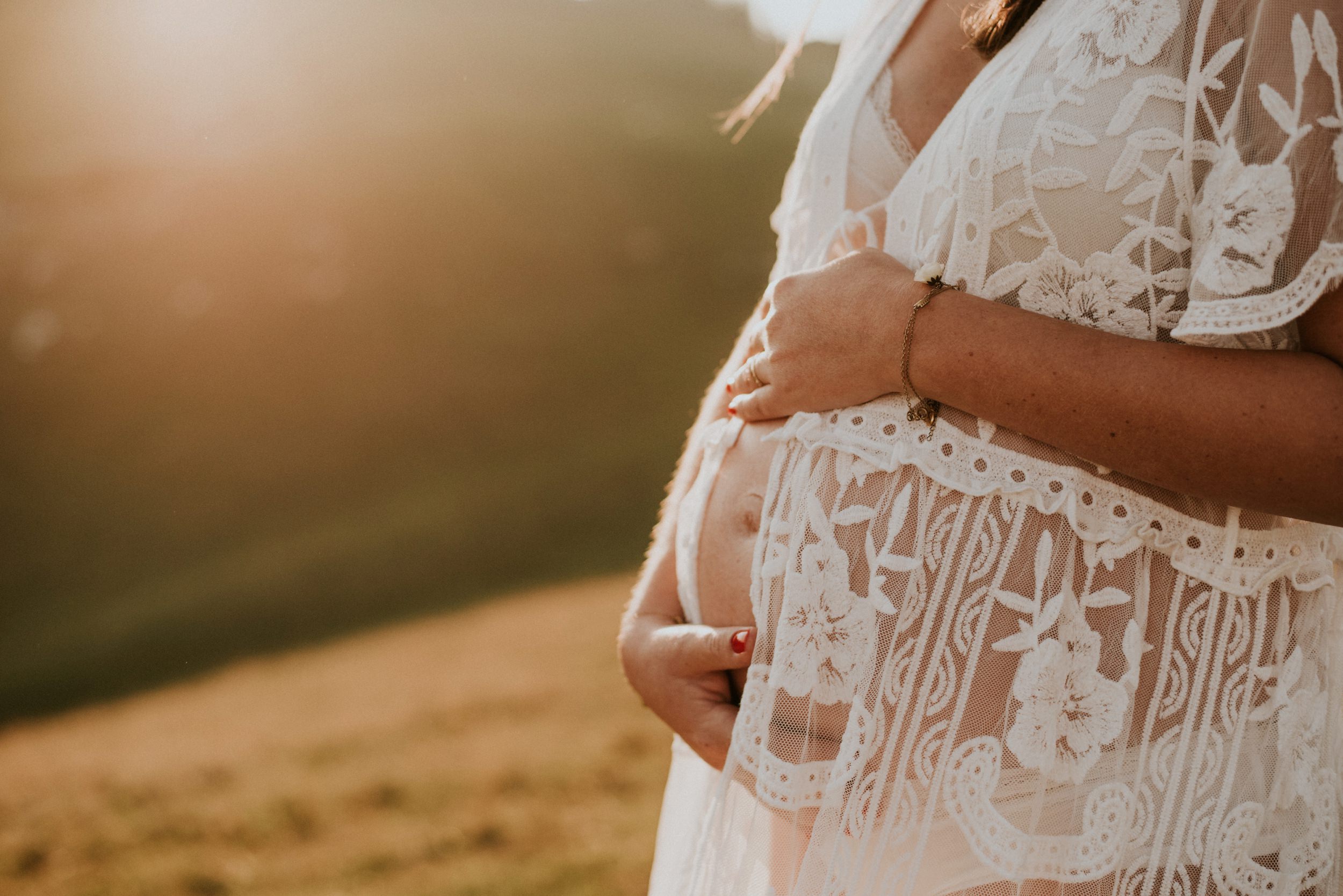 photographe grossesse grenoble chambery femme enceinte coucher soleil champs ble photo maternite_0006