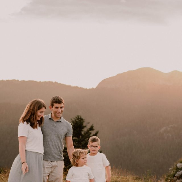 On pense toujours qu’on aura le temps… jusqu’à ce qu’on réalise à quelle vitesse les enfants grandissent.
Et si dans quelques semaines, c’était votre famille devant mon objectif ? ✨📸

—

Hello, moi c’est Eugénie, photographe spécialisée en famille, maternité et naissance en Rhône-Alpes. ✨

Envie d’une séance photo pour capturer ces moments précieux ? Contactez-moi !

📩 En MP ou sur mon site : www.littleone-atelier.com
💌 eugenie.hennebicq@gmail.com
📍 Basée entre Grenoble, Chambéry & Aix-les-Bains.

#photographefamille #mamangrenoble #mamanchambery #mumtobe2026 

Photographe Grenoble • photographe famille • photographe Chambéry • future maman