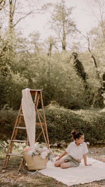 Ça y est… tout est (presque) prêt pour lancer les réservations des minis séances Fête des Mères 🥹📸
Lieu trouvé, dates calées, décor testé avec mes minis 🤎
J’espère que ce petit aperçu vous plaira 🫶🏻

Rendez-vous jeudi soir 20h pour les inscriptions !✨
Les pré-inscriptions pour ceux qui m’ont envoyé leur mail sera mercredi soir ! 👀

—

Hello, moi c’est Eugénie, photographe spécialisée en famille, maternité et naissance en Rhône-Alpes. ✨

Envie d’une séance photo pour capturer ces moments précieux ? Contactez-moi !

📩 En MP ou sur mon site : www.littleone-atelier.com
💌 eugenie.hennebicq@gmail.com
📍 Basée entre Grenoble, Chambéry & Aix-les-Bains.

#photographefamille #mamangrenoble #mamanchambery #mumtobe2026 #fetedesmeres 

Photographe Grenoble • photographe famille • photographe Chambéry • future maman