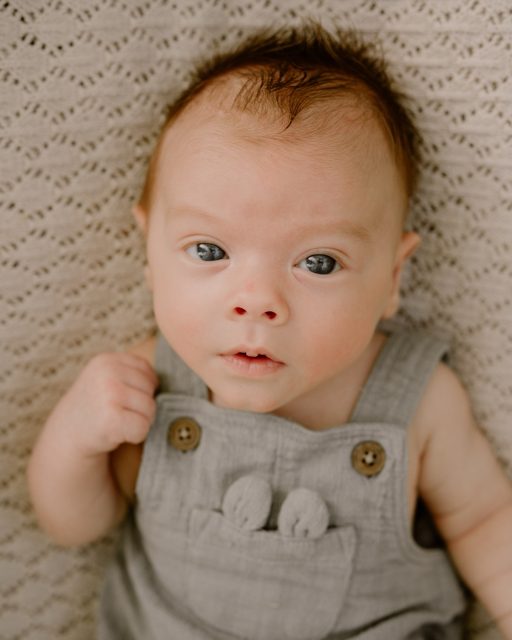 Et si pour ses tout premiers souvenirs, on sortait prendre l’air ? 🤍🌿

À partir d’avril, la douceur revient, la lumière se fait plus tendre… le moment parfait pour une séance naissance en extérieur ✨

Merci @juliie.jmd pour ta confiance 🫶🏻

Team cocooning à domicile ou escapade en extérieur ? 💭👇

—

Hello, moi c’est Eugénie, photographe spécialisée en famille, maternité et naissance en Rhône-Alpes. ✨

Envie d’une séance photo pour capturer ces moments précieux ? Contactez-moi !

📩 En MP ou sur mon site : www.littleone-atelier.com
💌 eugenie.hennebicq@gmail.com
📍 Basée entre Grenoble, Chambéry & Aix-les-Bains.

#photographefamille #mamangrenoble #mamanchambery #mumtobe2026 

Photographe Grenoble • photographe famille • photographe Chambéry • future maman