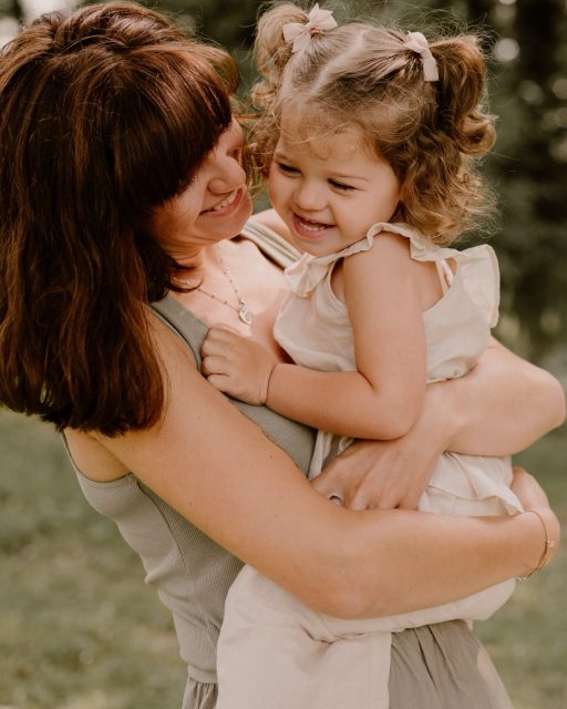 On pense toujours qu’on aura le temps.
Le temps de faire des photos, 
le temps de capturer ces gestes…
Une séance mère & fille, ce n’est pas juste pour aujourd’hui. C’est pour se souvenir, plus tard, de tout ce qui était déjà là. De ce qui compte vraiment 🤍

—

Hello, moi c’est Eugénie, photographe spécialisée en famille, maternité et naissance en Rhône-Alpes. ✨

Envie d’une séance photo pour capturer ces moments précieux ? Contactez-moi !

📩 En MP ou sur mon site : www.littleone-atelier.com
💌 eugenie.hennebicq@gmail.com
📍 Basée entre Grenoble, Chambéry & Aix-les-Bains.

#photographefamille #mamangrenoble #mamanchambery #mumtobe2026 

Photographe Grenoble • photographe famille • photographe Chambéry • future maman