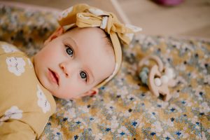 photographe chambery grenoble seance photo famille a la maison little one atelier eugenie hennebicq photographe bebe_0001