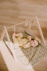 photographe chambery grenoble seance photo famille a la maison little one atelier eugenie hennebicq photographe bebe_0002