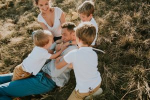 photographe chambery grenoble seance photo famille a la maison little one atelier eugenie hennebicq photographe bebe_0011