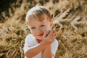 photographe chambery grenoble seance photo famille a la maison little one atelier eugenie hennebicq photographe bebe_0013