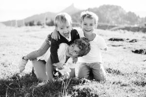 photographe chambery grenoble seance photo famille a la maison little one atelier eugenie hennebicq photographe bebe_0016