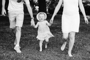 photographe chambery grenoble seance photo famille a la maison little one atelier eugenie hennebicq photographe bebe_0017