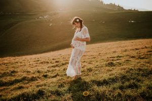 photographe grossesse grenoble chambery femme enceinte coucher soleil champs ble photo maternite_0005