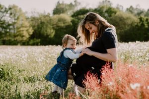 photographe grossesse grenoble chambery femme enceinte coucher soleil champs ble photo maternite_0016