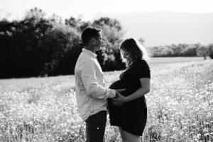 photographe grossesse grenoble chambery femme enceinte coucher soleil champs ble photo maternite_0017