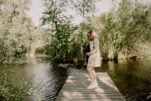 photographe grossesse grenoble chambery femme enceinte coucher soleil champs ble photo maternite_0019