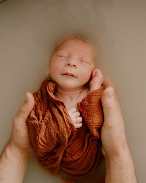 Le bain enveloppé, un instant magique que j’aime photographier aux côtés de @uneescalededouceur 🤍📸

Un moment hors du temps, à vivre, ressentir et garder précieusement. 

Pour en savoir plus ou réserver, contactez @uneescalededouceur — nous nous ferons une joie de vous accompagner dans ce doux rituel 🌸