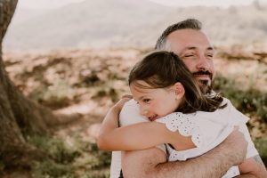photographe-famille-chambery-grenoble-lifestyle-naturel-little-boheme-folk-seance-photo-montagne-bebe-enfant_0003