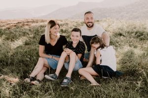 photographe-famille-chambery-grenoble-lifestyle-naturel-little-boheme-folk-seance-photo-montagne-bebe-enfant_0007