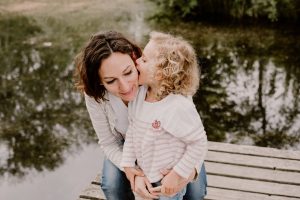 photographe-famille-chambery-grenoble-lifestyle-naturel-little-boheme-folk-seance-photo-montagne-bebe-enfant_0010