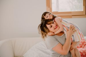 photographe-famille-chambery-grenoble-lifestyle-naturel-little-boheme-folk-seance-photo-montagne-bebe-enfant_0013