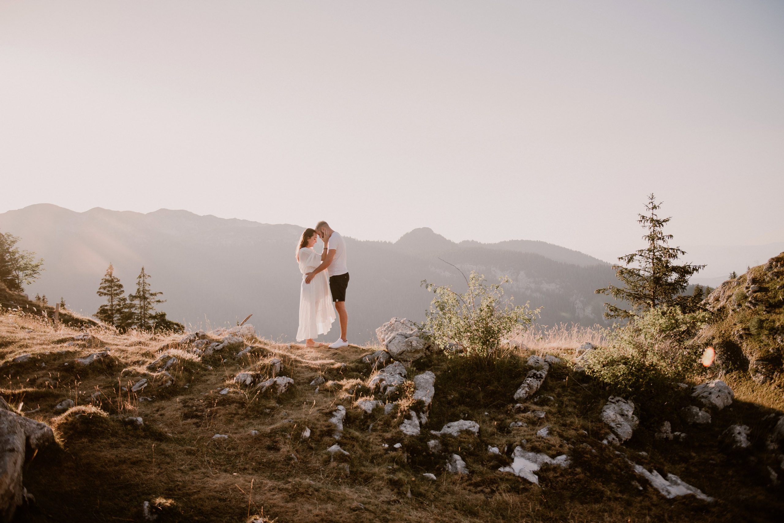 seance-photo-grossesse-femme-enceinte-grenoble-chambery-voiron-chartreuse-littleone-atelier-photographe-famille-montagne-lifestyle-bebe_0020-1