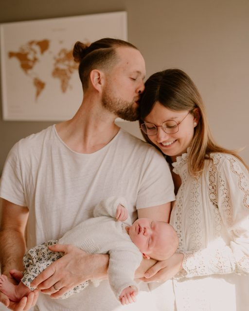 Un jour, je racontais leur mariage… Aujourd’hui, je capture leurs premiers instants à trois 🤎

Ces moments sont précieux, intenses, déjà si fugaces.
Cette séance photo a été offerte comme cadeau de naissance 🥹 un moment tout en douceur pour continuer d’écrire leur histoire 🤎📸

—

Hello, moi c’est Eugénie, photographe spécialisée en famille, maternité et naissance en Rhône-Alpes. ✨

Envie d’une séance photo pour capturer ces moments précieux ? Contactez-moi !

📩 En MP ou sur mon site : www.littleone-atelier.com
💌 eugenie.hennebicq@gmail.com
📍 Basée entre Grenoble, Chambéry & Aix-les-Bains.

#photographefamille #mamangrenoble #mamanchambery #mumtobe2026 

Photographe Grenoble • photographe famille • photographe Chambéry • future maman