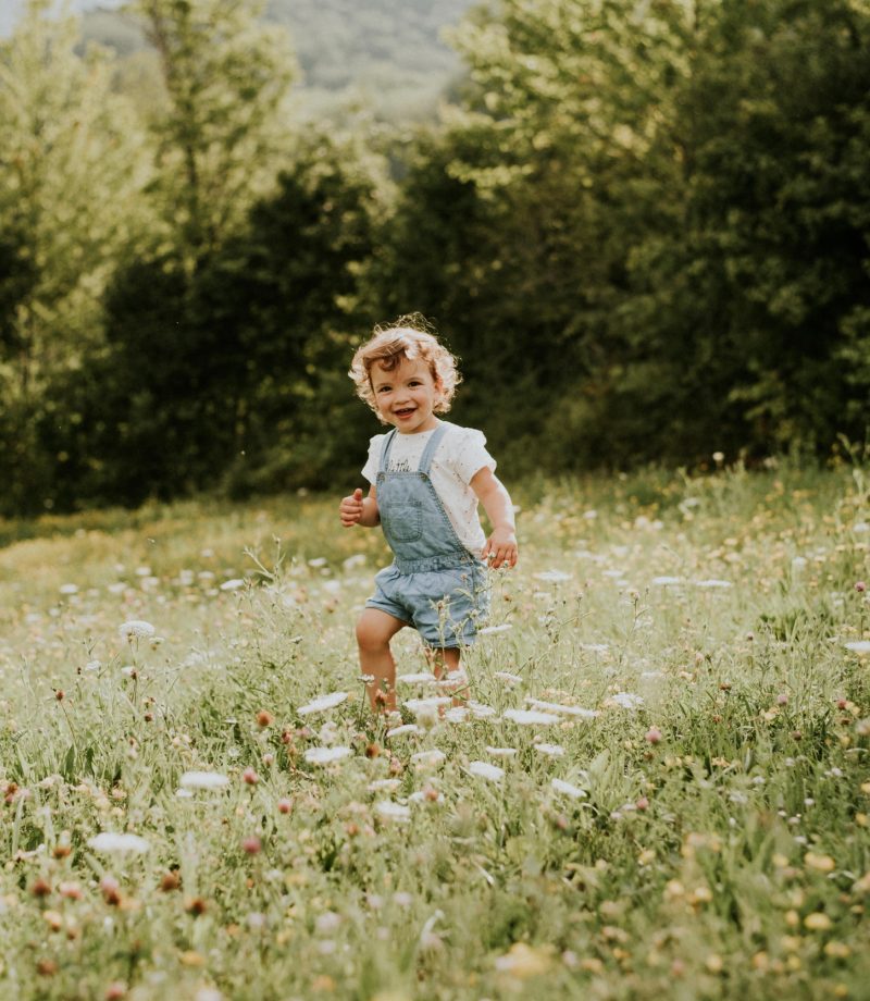 Photographe-famille-grenoble-annecy-lyon-lifestyle-golden-hour-seance-photo-naturelle-ete_0071